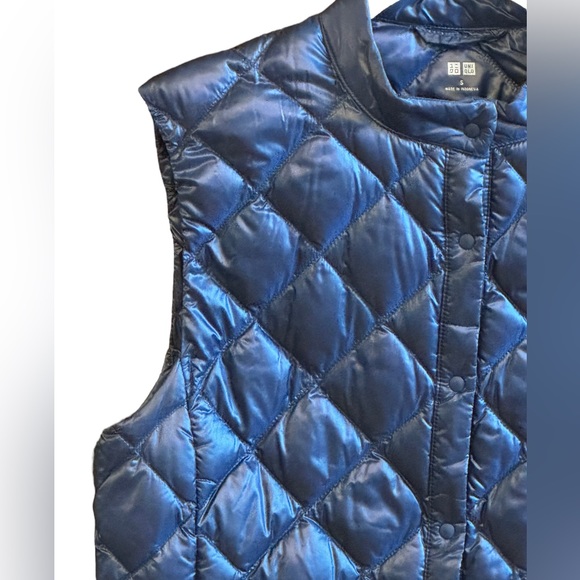 UNIQLO Ultra Light Quilted packable Down Vest size Small S Blue $59 MSRP - Picture 3 of 8